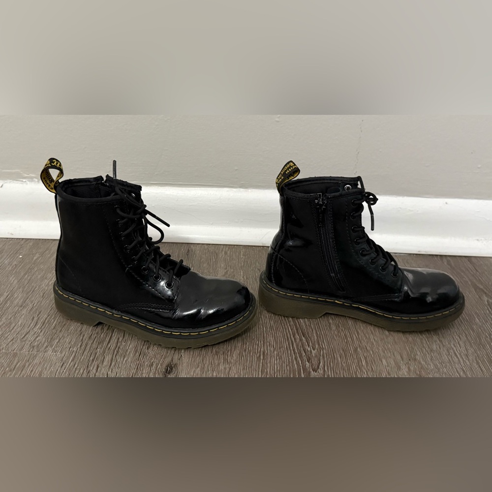 Dr. Martens Black |Size 2 - Picture 3 of 7